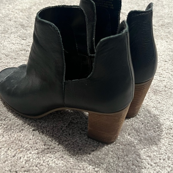 Opened Toe Heels - Picture 3 of 3